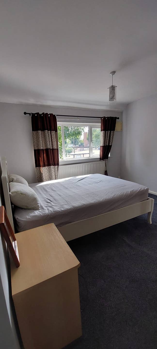 Bright double room in New Addington with garden Main Photo