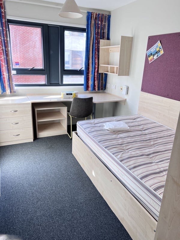 Short-Term Ensuite Available - East London Main Photo