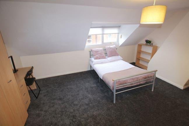 Comfortable Double Room | Bills Included  Main Photo