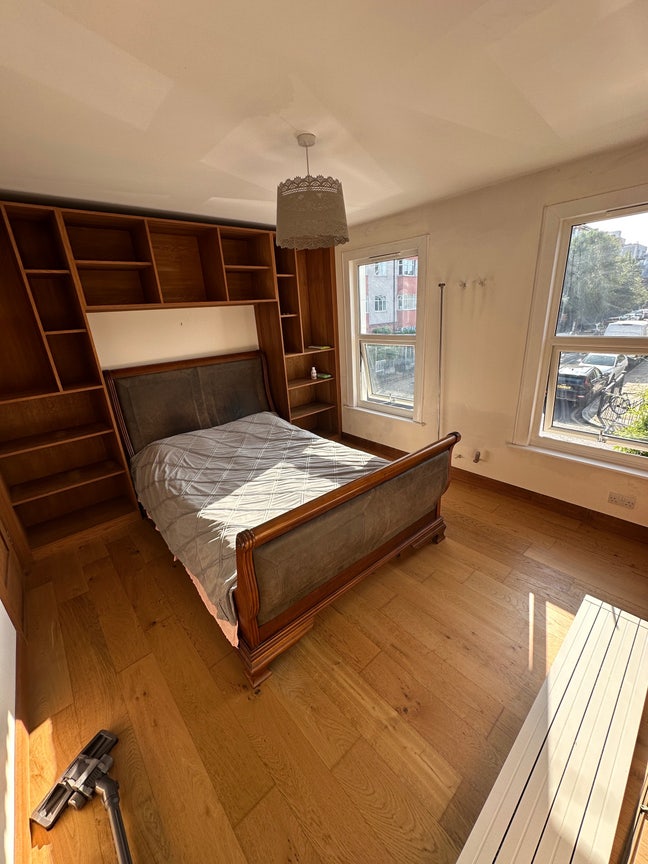 Victorian 3 Bed Mid-Terraced House w/Garden E14  Main Photo