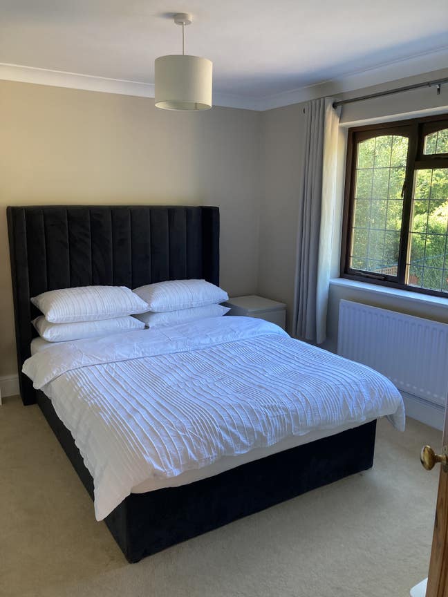 Single and Double commuter location with parking  Main Photo