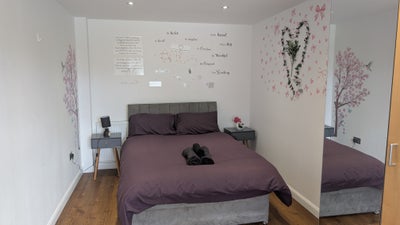 Spacious 4-Bed Home | Airport & City Links Main Photo