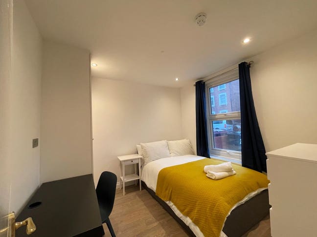 Modern room town centre Main Photo