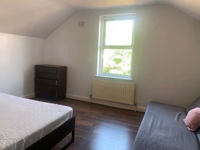 Spacious Double Room – 2 Minutes from Willesden Gr Main Photo