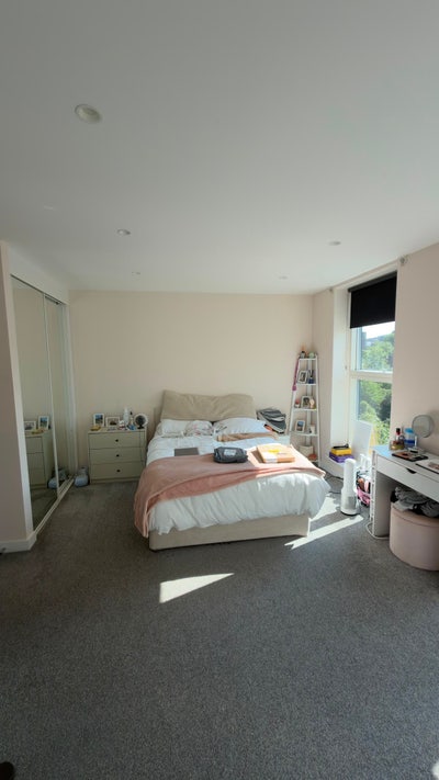 Large En-suite Room Available - Clapham  Main Photo