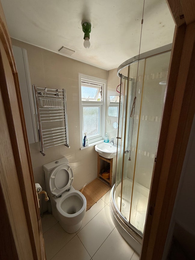 Spacious Loft Room with Private Bathroom  Main Photo