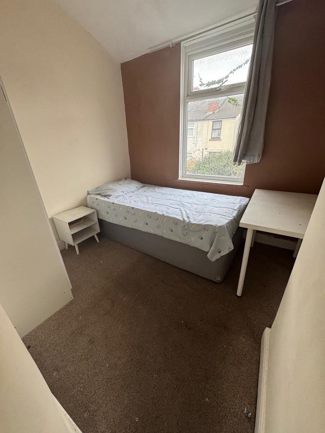 Single Room in a Friendly Shared 4-Bed House Main Photo