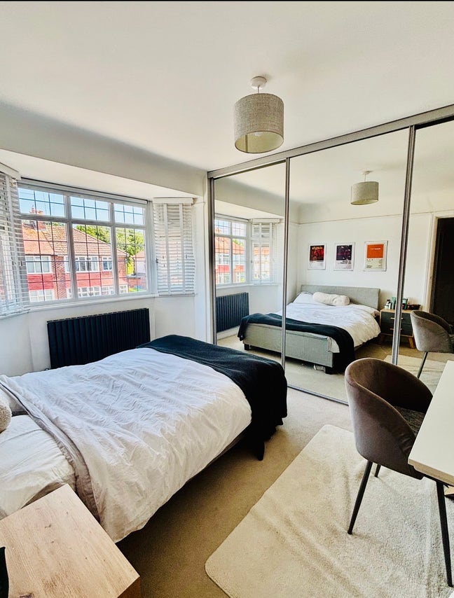 Large Double room available in Chester Main Photo
