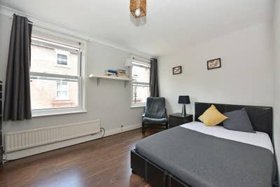 Outstanding House – Private Bathrooms Main Photo