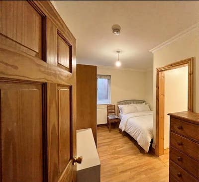 &pound;950 No Bills No Deposit + Ensuite + Living Space  Main Photo