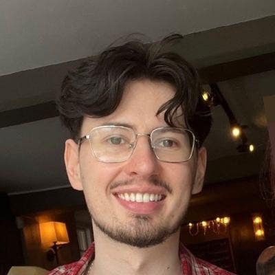 Professional Male seeks a single or double room Main Photo