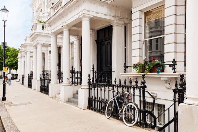 Kensington-Gdn Square (unoccupied whole flat) Main Photo