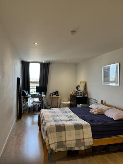 ✨ Modern Double Room + On-Site Gym 🏋️ | 5 Mins CW Main Photo