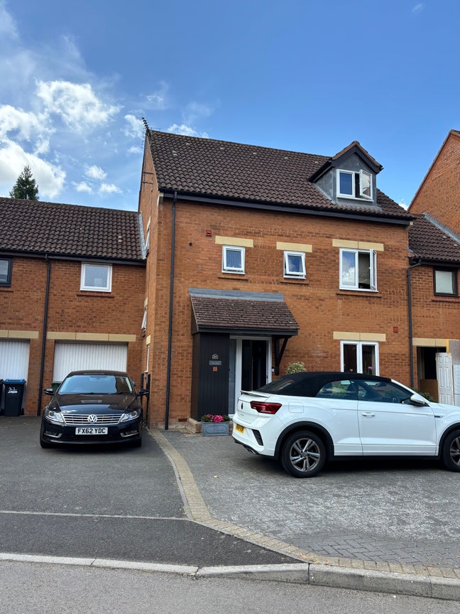 En-suite double room bills included  Main Photo