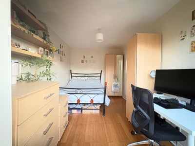Double available in Young Professional Houseshare  Main Photo