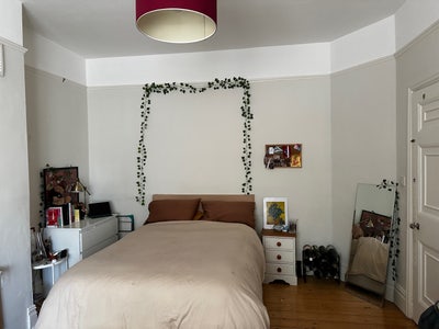Spacious double available in large Tooting house Main Photo