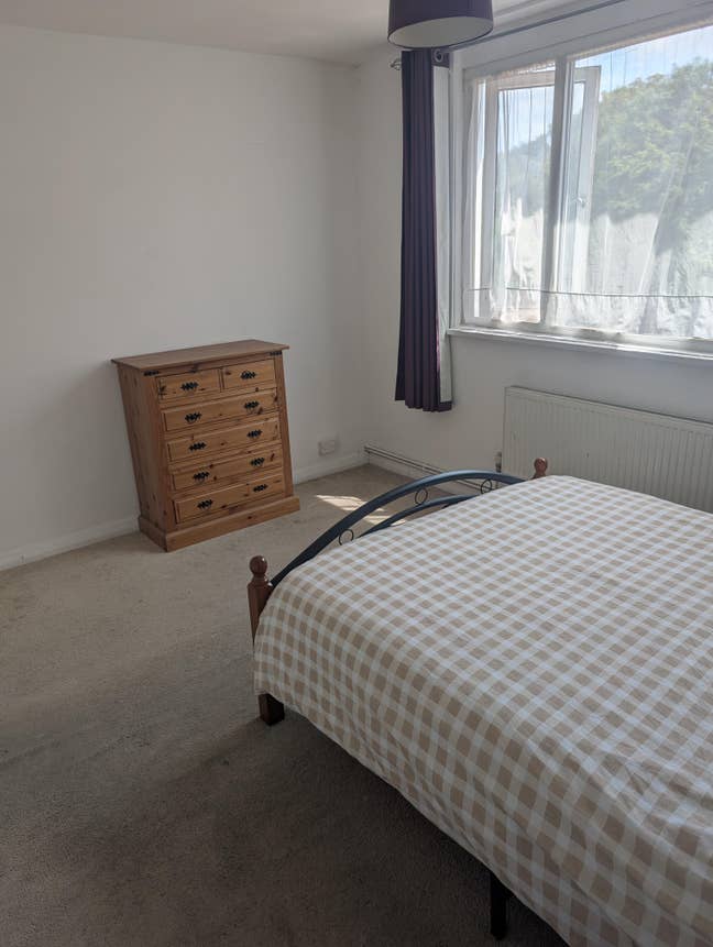 Large double room for rent  Main Photo