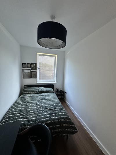Modern bedroom in Seven Sisters Main Photo