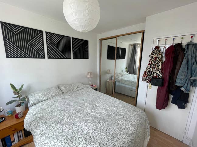 Double room available in 3 bed flat - Zone 1  Main Photo