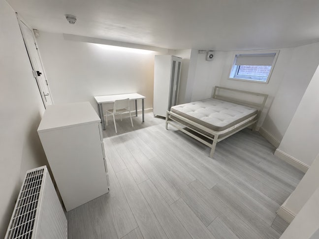 Spacious Double Room In Sociable House Share Main Photo