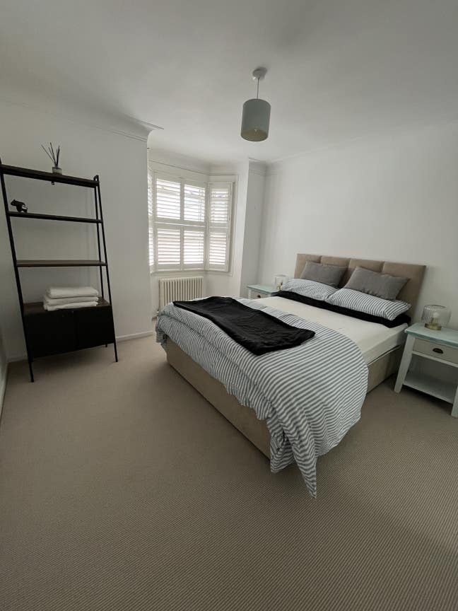 Top floor - en suite - bay windowed- mini sea view Main Photo
