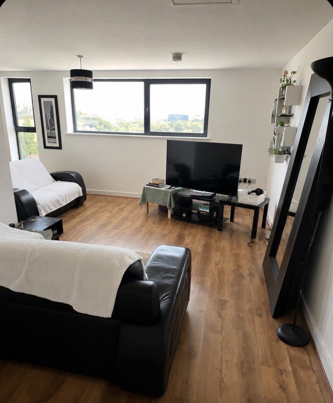 &pound;690 per month (bill included) - en suite  Main Photo