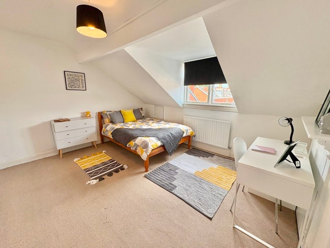 Large Rooms near Birmingham City Centre ⭐ Main Photo