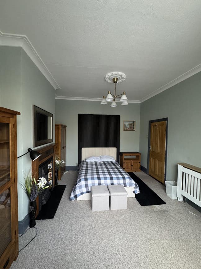 Large Room Available to Rent Immediately Main Photo