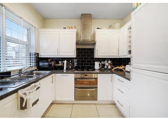 Two  Double  Bedrooms  Available  Main Photo
