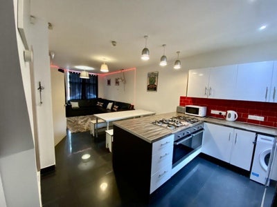 Finding a replacement for me (Student housing) Main Photo