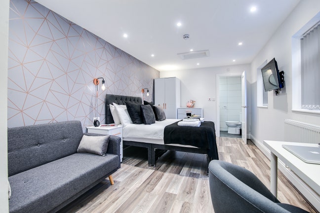 Stunning Spacious Studio Room Available Now Main Photo