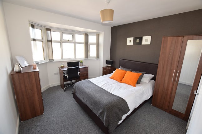 Ensuite double bedroom Available NOW B23 Main Photo