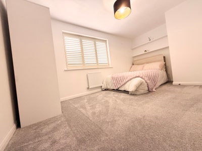 Spacious double room available in shared home Main Photo