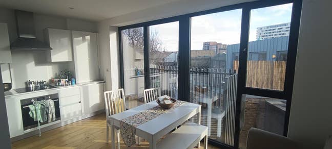 1 Double Bedroom in Dalston - 3 bed Flat Main Photo