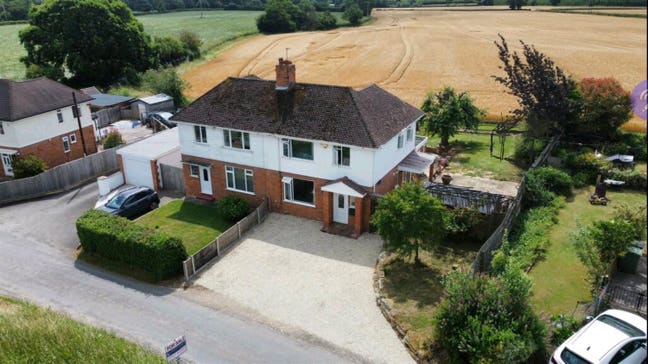 Mon–Fri rooms in peaceful countryside home Main Photo