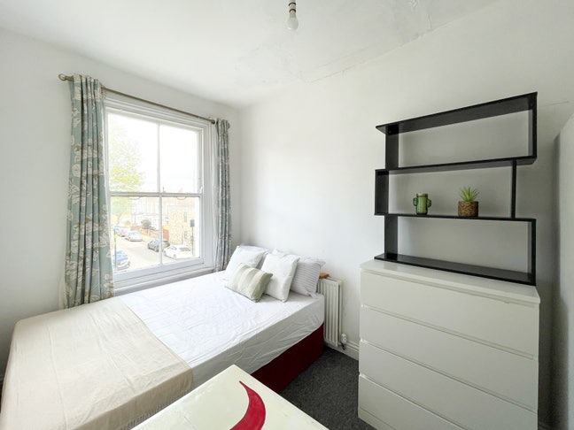 Double Room Available  Nice Location Main Photo