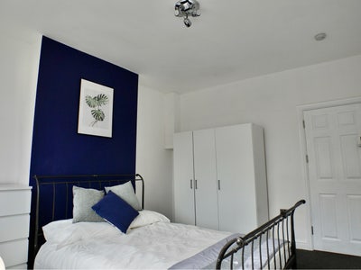 Huge Double Room in Lovely Share House Near Tram Main Photo