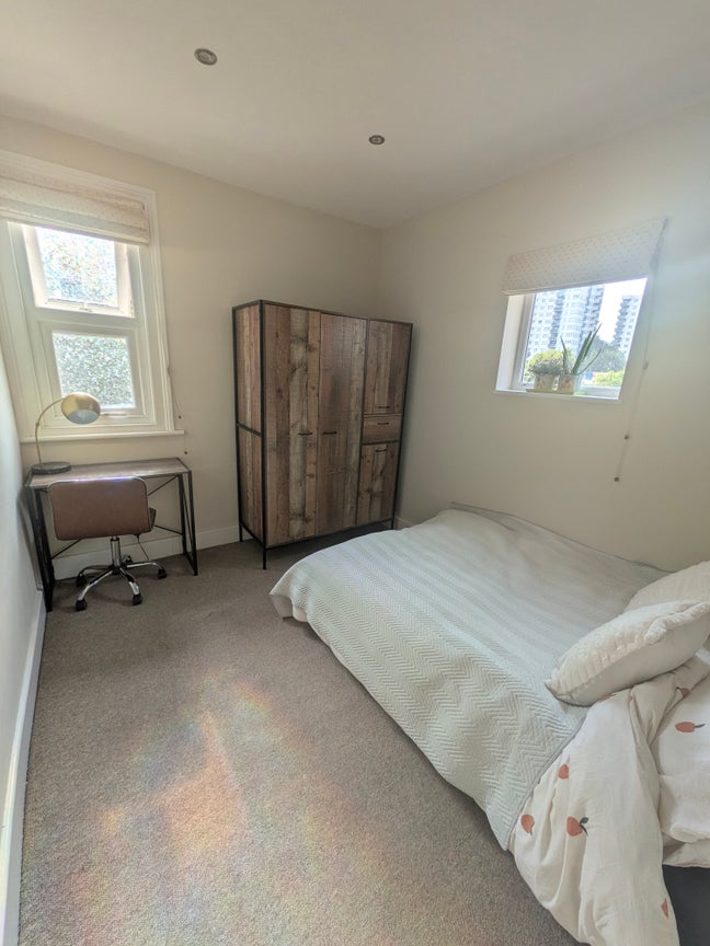 Bright Double Room + Your Own Bathroom | Chiswick Main Photo