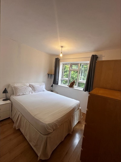 Double room near river/park inc. wi-fi and bills  Main Photo