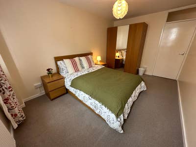 Furnished room with great location NG7 Main Photo