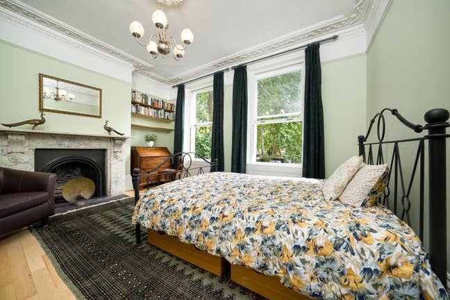 Large bedroom in Bethnal Green Main Photo