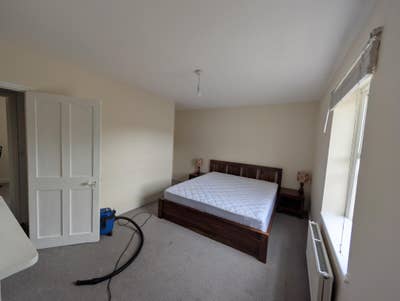 🛏️ Spacious Room with Park Views in SN1 Main Photo