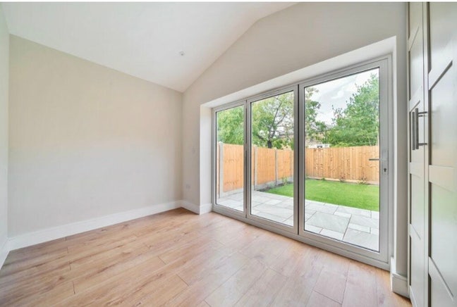 Private Ensuite Double Room + Garden Access | &pound;250 Main Photo