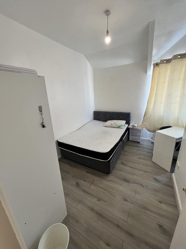A room available for rent. Bills & WiFi included Main Photo
