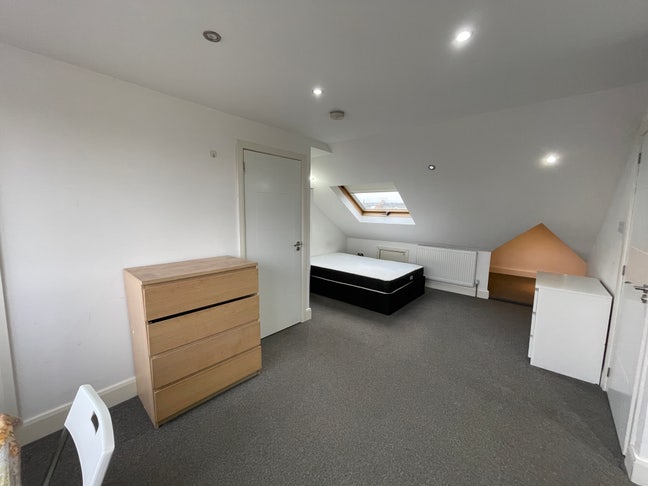 NW2 - Huge Studio in Northwest - Cricklewood Main Photo