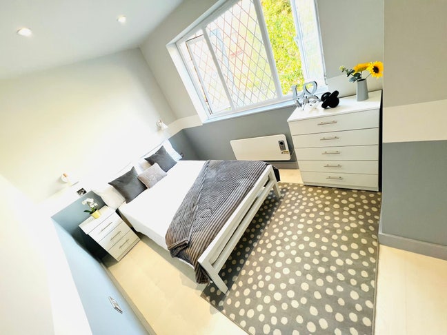 Lovely Ensuite to Let In📍 Mitcham  ✨ Main Photo