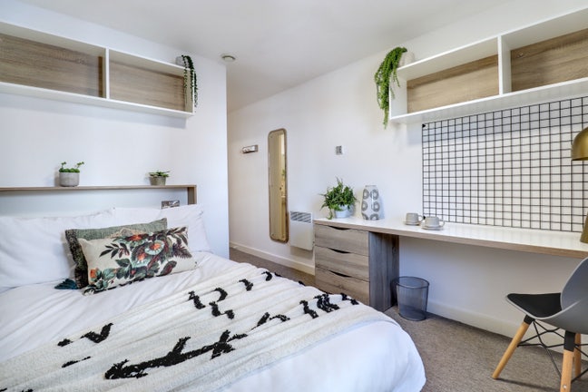All Bills Included - En Suite Room Main Photo