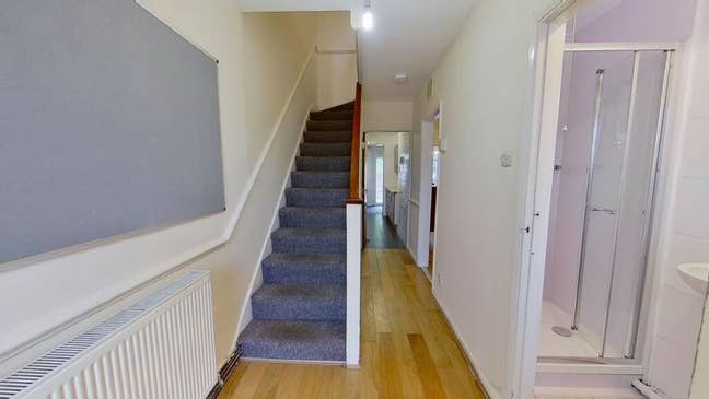 Double Bed close to uni (2 minute walk) available! Main Photo