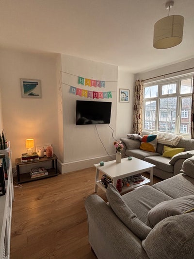 Girls flat Tooting Broadway  Main Photo