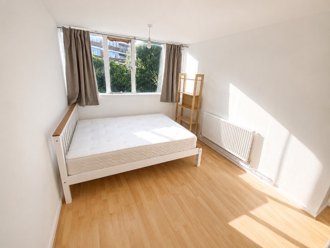 Two Double Rooms in Spacious 5-Bed House SW8 Main Photo